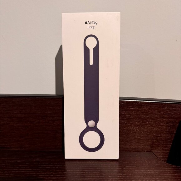BNIB Apple AirTag Loop - Deep Navy - Picture 1 of 3